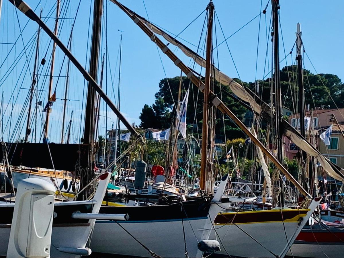 Les Toits De Sanary Et La Mer Dış mekan fotoğraf